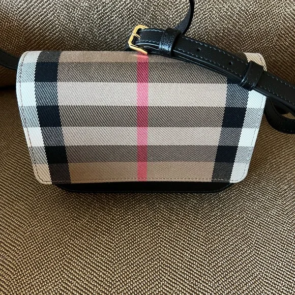 Burberry purse - Picture 8 of 16